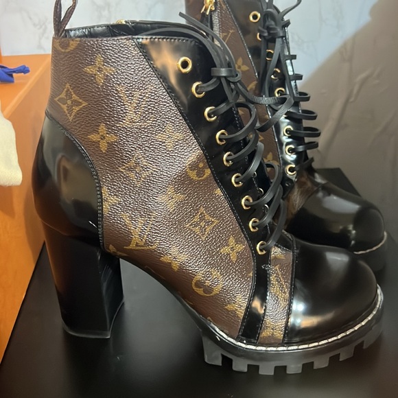100 % authentic Louis Vuitton Star trail ankle booties - Picture 3 of 8